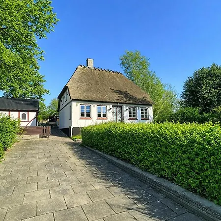 Ferienhaus 4 Bedroom In *